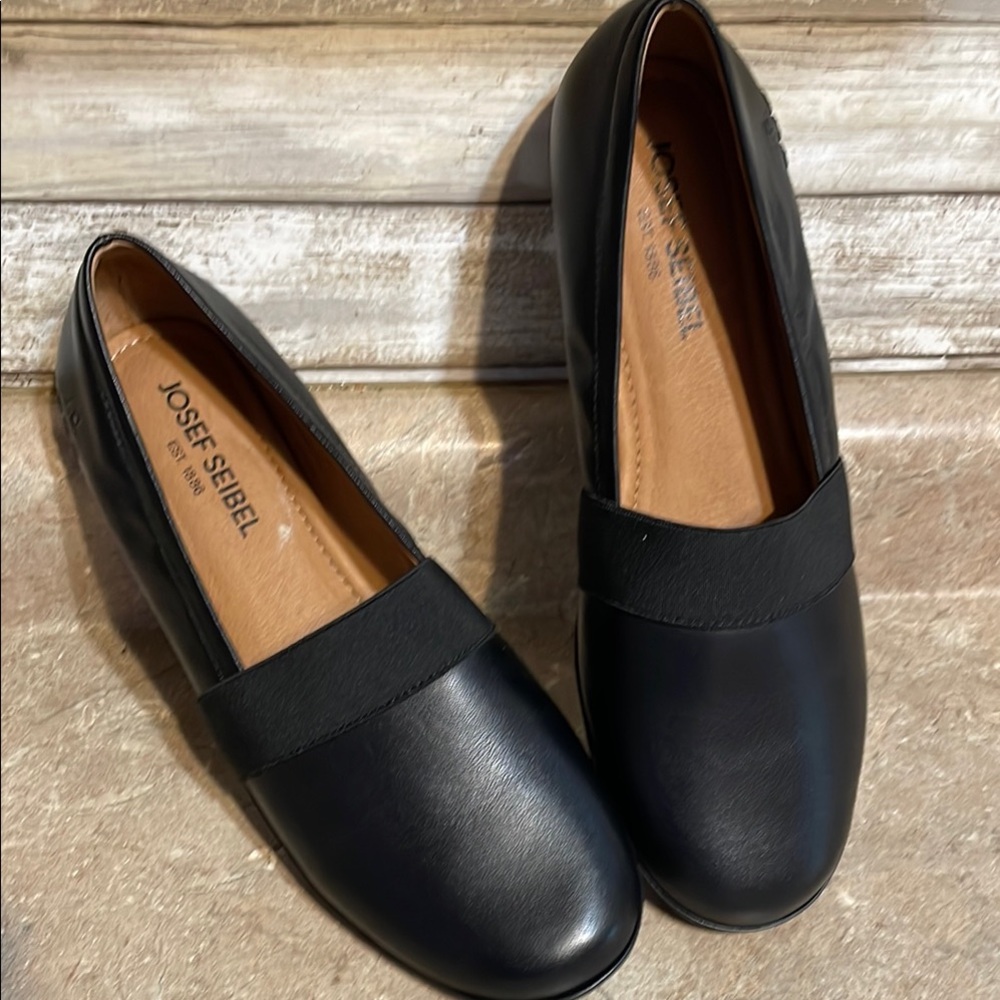 Josef Seibel Size 40 Women's Elegant Black Flats